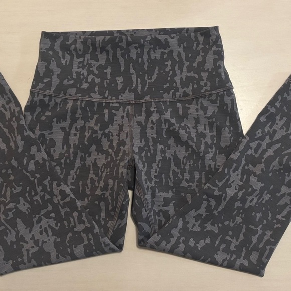 Lululemon Wunder Train High-Rise Tight 25” Gray Camo Print Leggings Size 6 - Picture 7 of 12